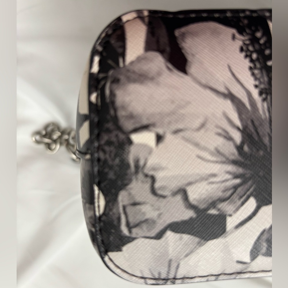 STEVE MADDEN Black & White Tropical Floral Crossbody Bag, VGUC - Picture 8 of 11